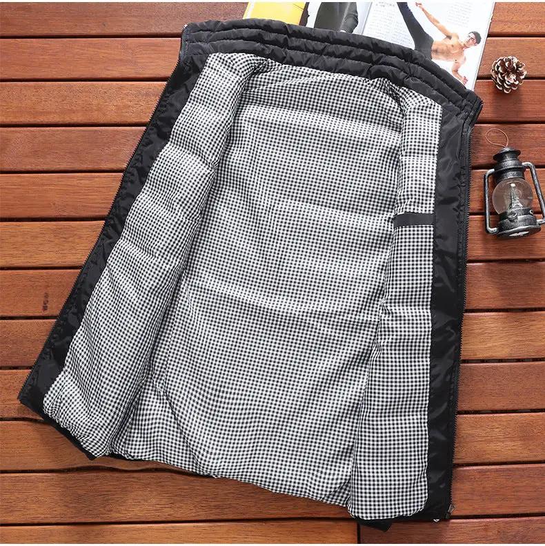 Men windproof sleeveless vest with black outer shell and checkered quilted lining Simples Market