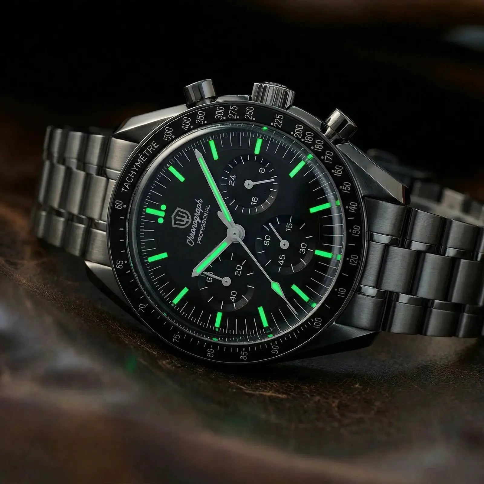 Watchdives WD1863 chronograph watch by Simples Market; black dial, green glow hands, stainless steel bracelet.