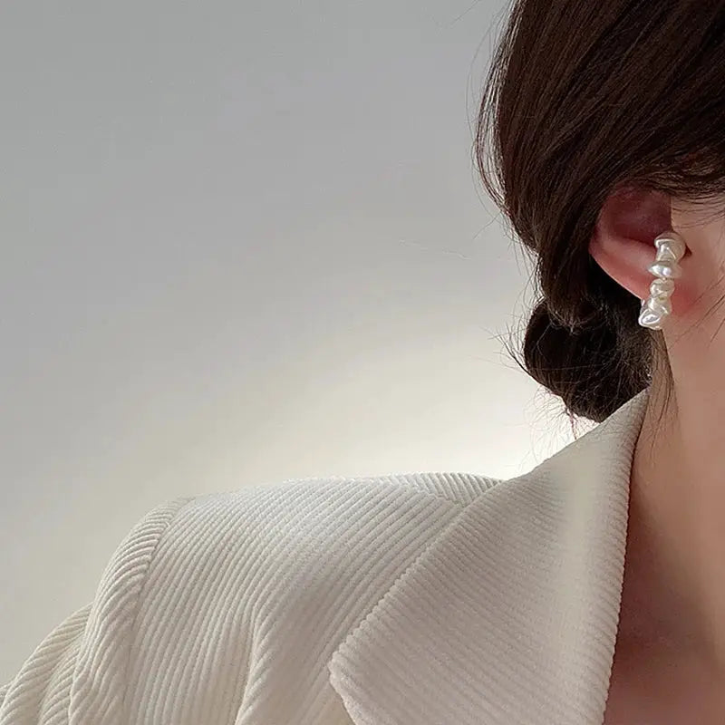 LuxePearl Irregular Pearl Ear Clip Fake Piercing Cuff With Retro French Elegant Geometric Jewelry