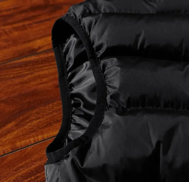 Simples Market black padded men's sleeveless vest with quilted insulation