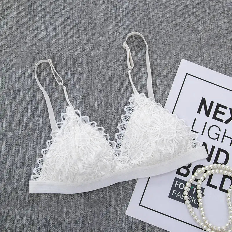 White lace bralette with floral pattern, wireless and unpadded, adjustable straps.
