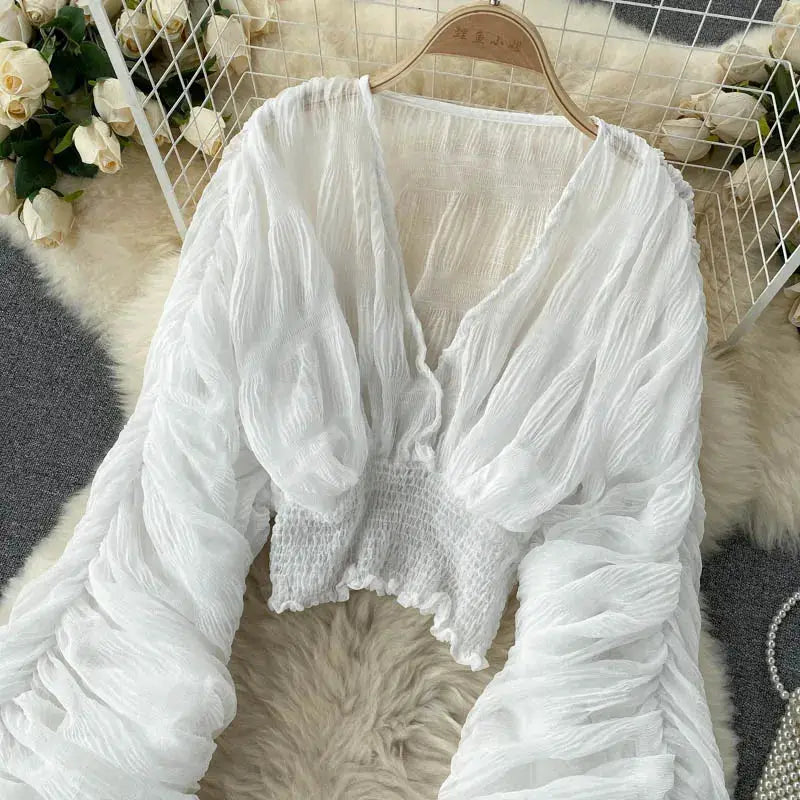 Simples Market white chiffon draped blouse with V-neck, puff sleeves, and smocked cropped waist for women.