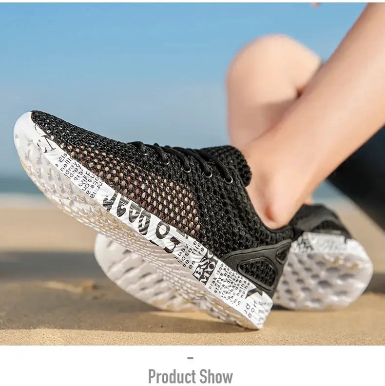 Men's black mesh water shoes by Simples Market, beach-ready aqua sneakers