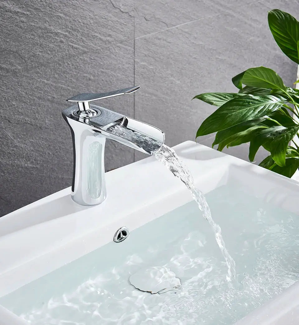 Basin faucet, chrome waterfall design with a single-handle, Simples Market