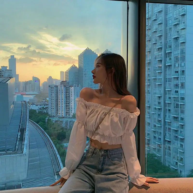 Off-shoulder white blouse with puff sleeves and ruffles, cropped top by Simples Market.