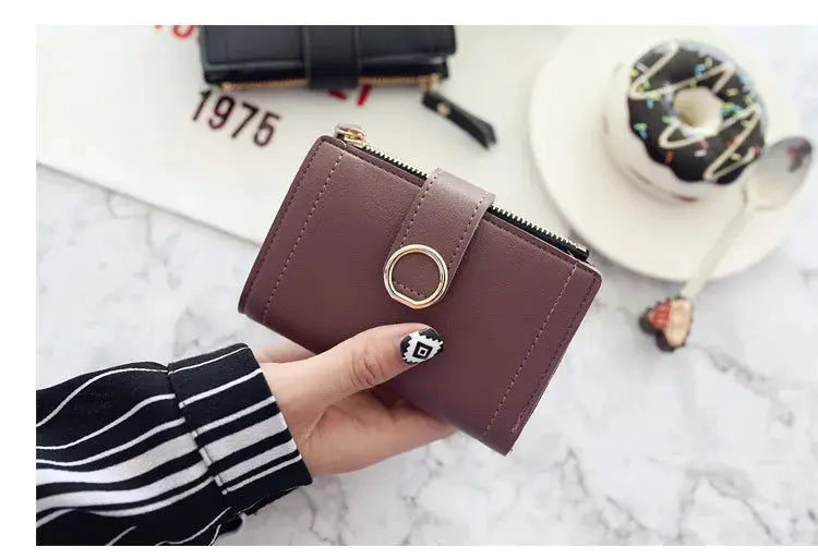 Simples Market brown PU wallet with zipper and circular ring accent; compact zip card holder for women