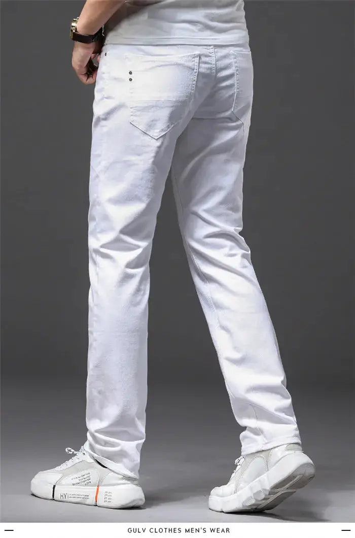 Men's white jeans by Simples Market, slim-fit casual pants with back pocket detail and stretch fabric.