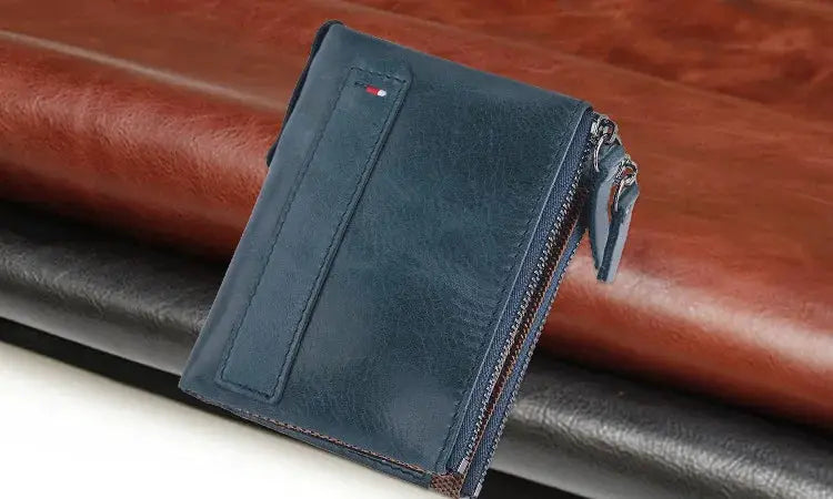 Men's navy blue leather card holder with zip, 100% genuine cowhide; Simples Market.