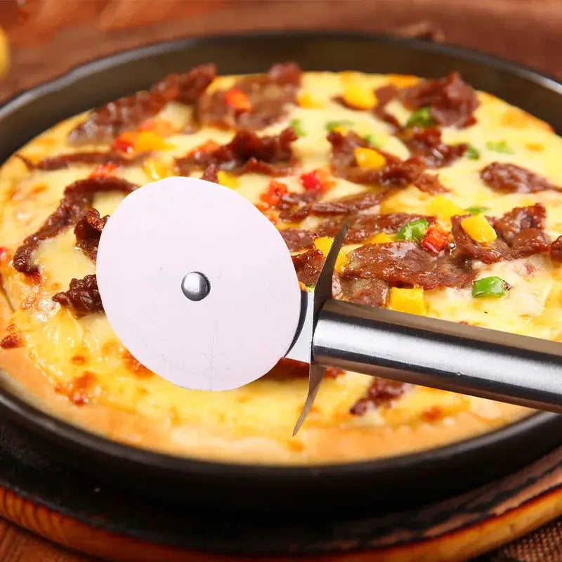 Stainless Steel Pizza Wheel Cutter With Wooden Handle Diameter 6.5 Cm For Pizzas Waffles Cookies Cakes