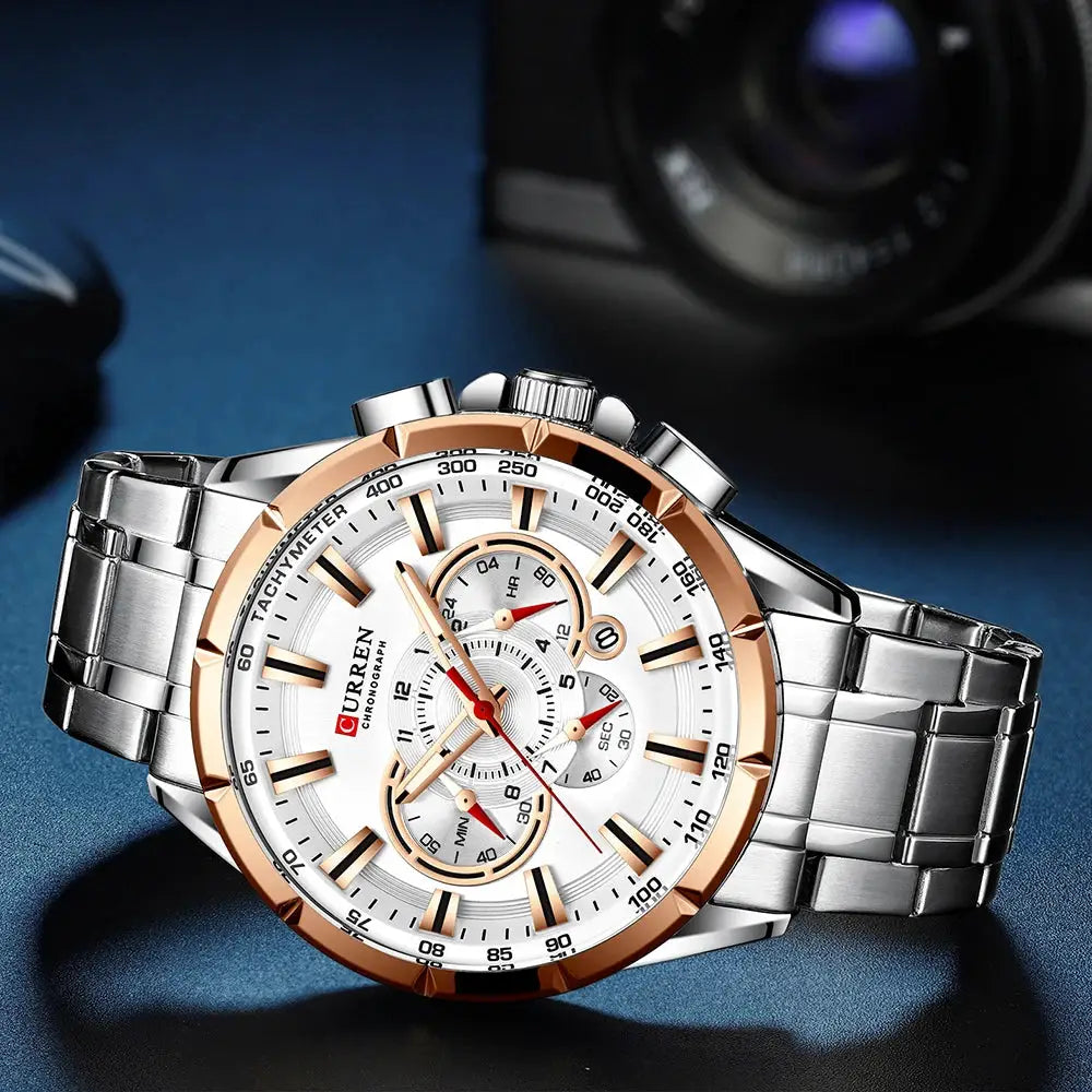 Relógio masculino Curren com cronógrafo, movimento quartz, pulseira de aço inoxidável prateada e aro dourado.