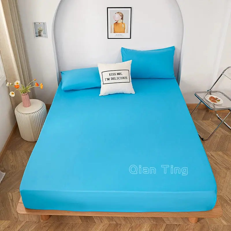 Fitted blue bed sheet, 100% polyester with elastic edge for bedroom