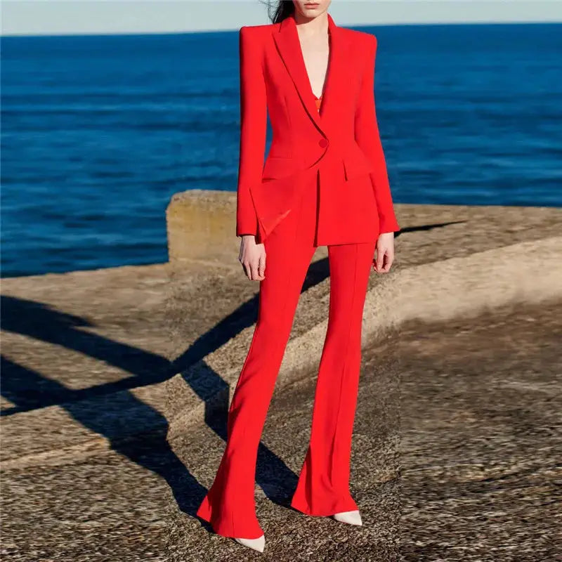 Women's red blazer suit set by Simples Market with a single-button blazer and flared pants.