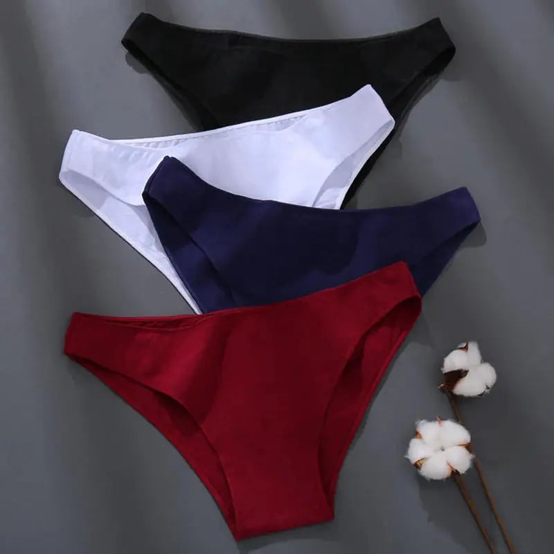 Plus-size cotton low-rise women's briefs in black, white, navy, and red (4 colors)