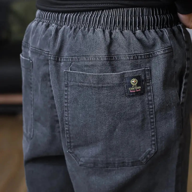 Plus-size denim joggers Simples Market with elastic waistband, back pocket patch, dark wash cargo jeans