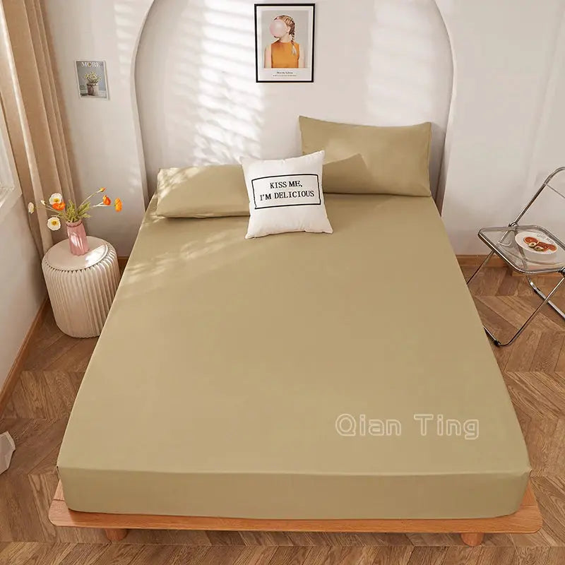 Fitted bed sheet, beige, 100% polyester with elastic edges.