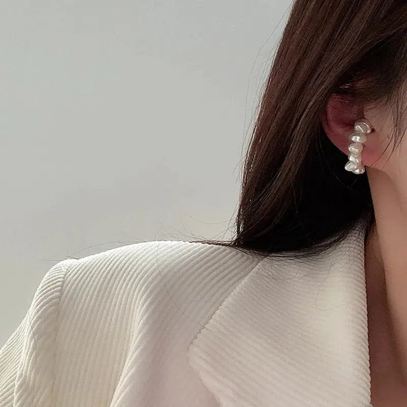 LuxePearl Irregular Pearl Ear Clip Fake Piercing Cuff With Retro French Elegant Geometric Jewelry