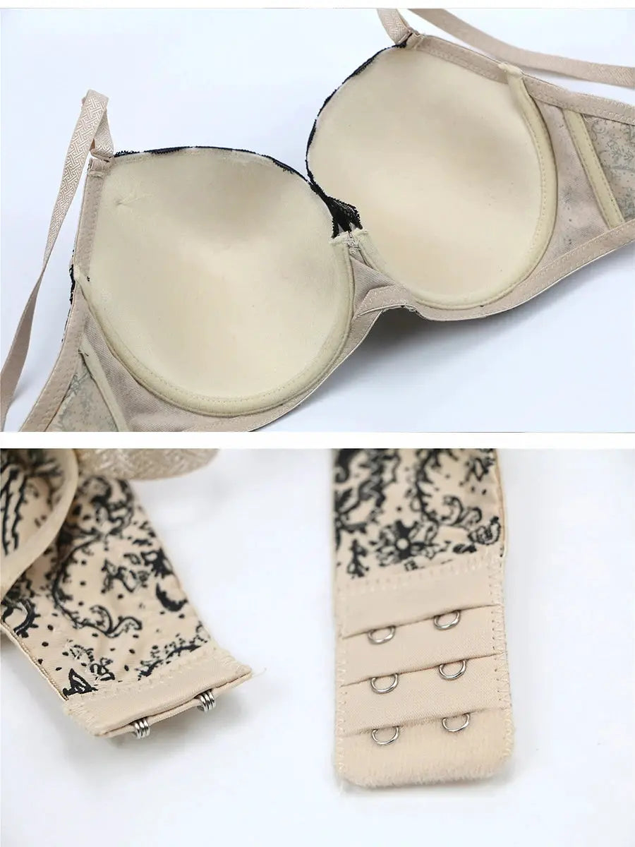 Push-up lace bra in nude beige with black lace trim from Simples Market.