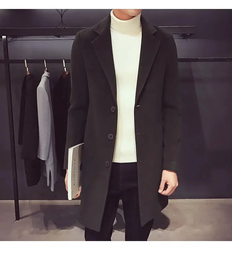 Long dark-green wool-blend coat for men by Simples Market; 3-button front, tailored fit.