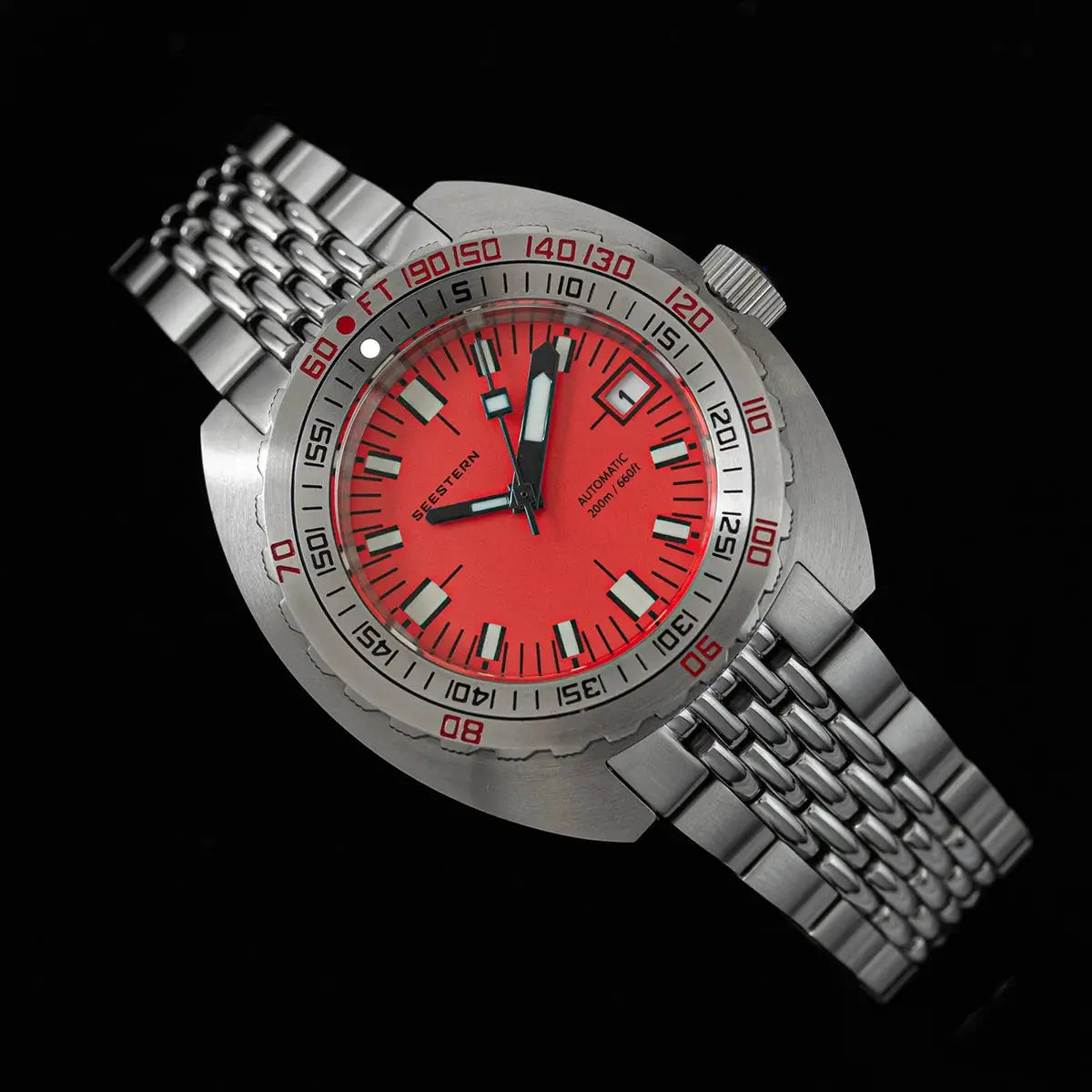 Seestern diver watch with red dial, sapphire glass, stainless steel bracelet, automatic movement, 200m water resistance