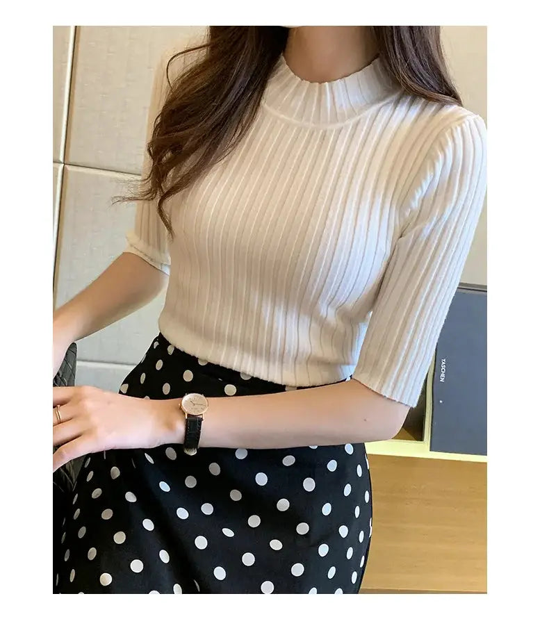 Blouse white ribbed knit short-sleeve by Simples Market; black polka-dot skirt.