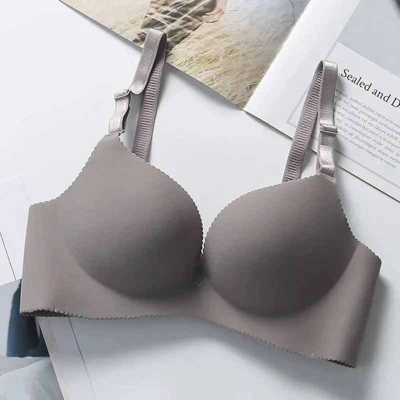 Simples Market seamless push-up bra, taupe wireless plunge with scalloped cups and adjustable gray straps.