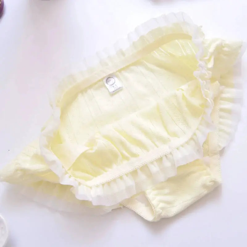 Cotton ruffle panties in pale yellow with white frill trim