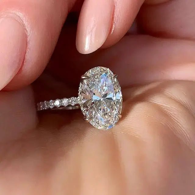 Huitan Oval Dazzling Brilliant CZ Stone Ring Four Prong Setting Wedding Anniversary Gift For Wife And Girlfriend - Simples Market
