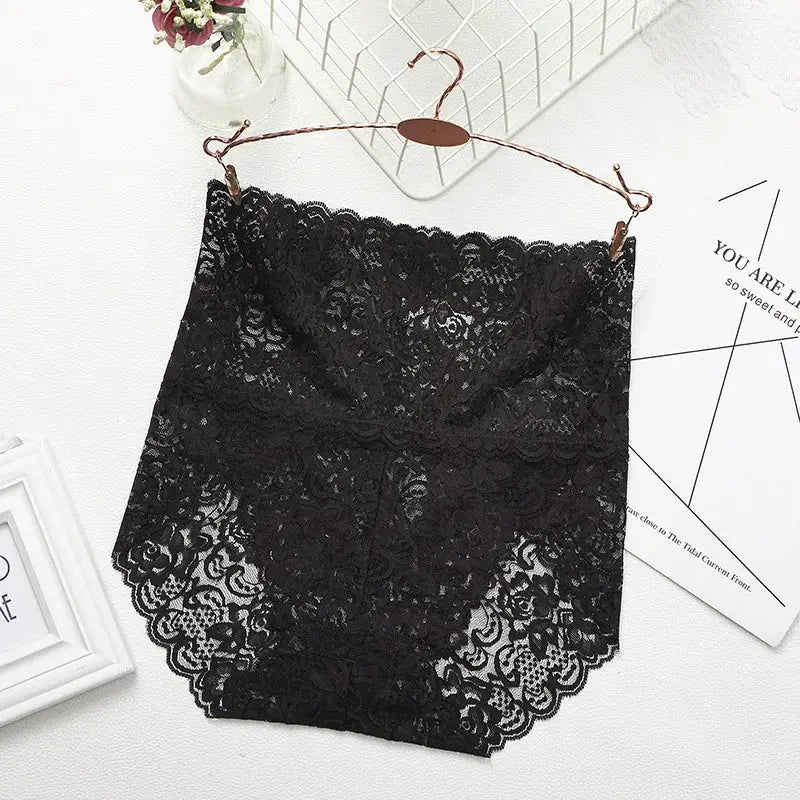 Seamless women's black lace high-waist shapewear shorts by Simples Market for tummy control.