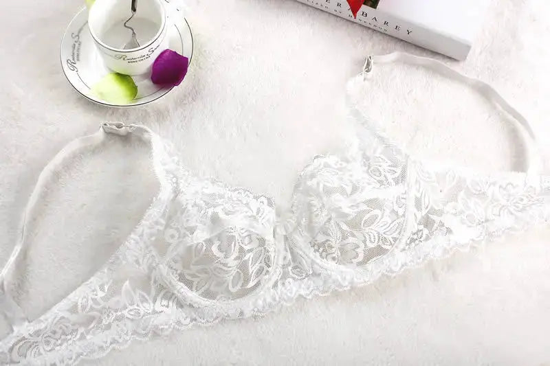 Women's white lace underwire push-up bra by Simples Market with floral lace detailing.