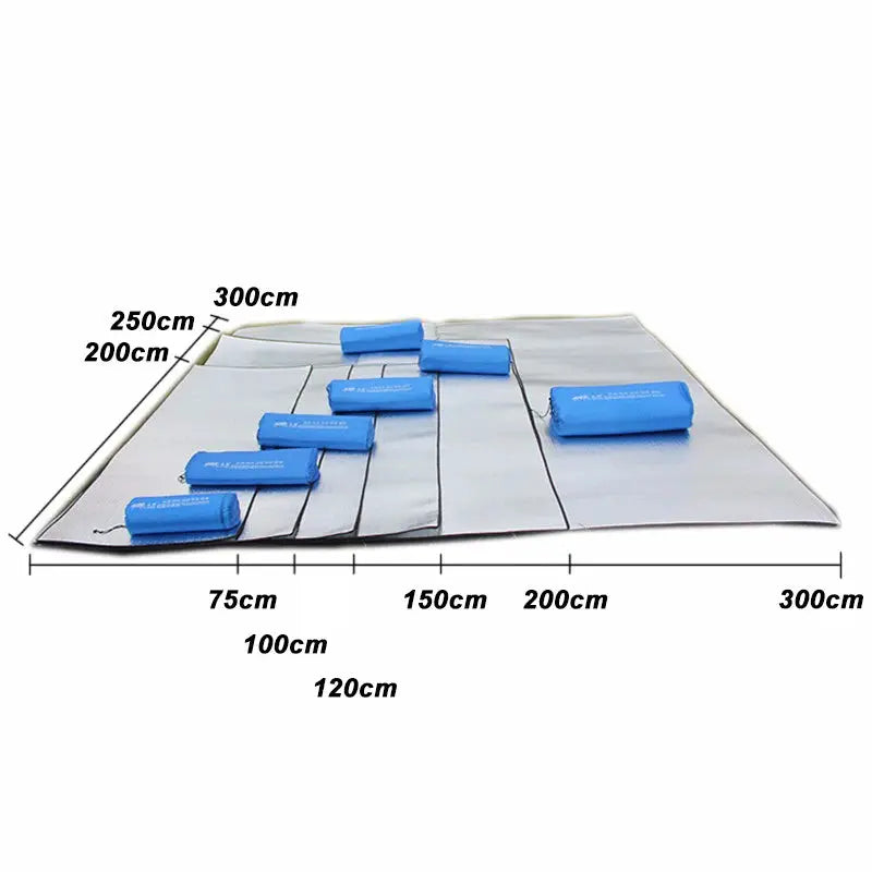 Simples Market camping mat with aluminum foil insulation and multiple blue foam pads