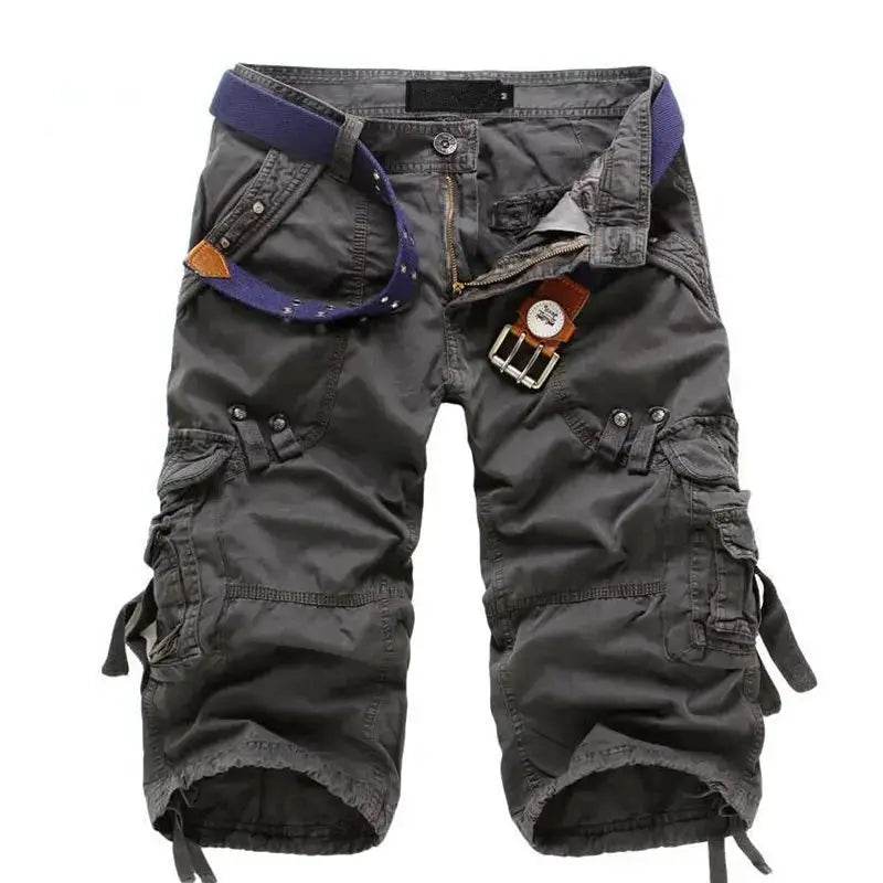 Men's cargo shorts from Simples Market; grey knee-length cotton shorts with multiple pockets and a blue belt.