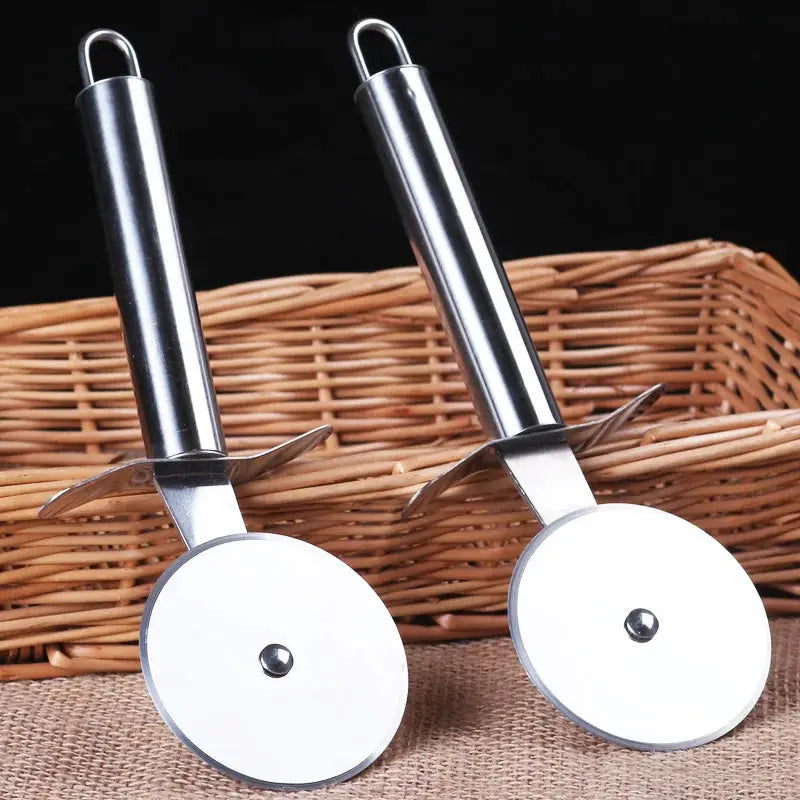 Stainless Steel Pizza Wheel Cutter With Wooden Handle Diameter 6.5 Cm For Pizzas Waffles Cookies Cakes
