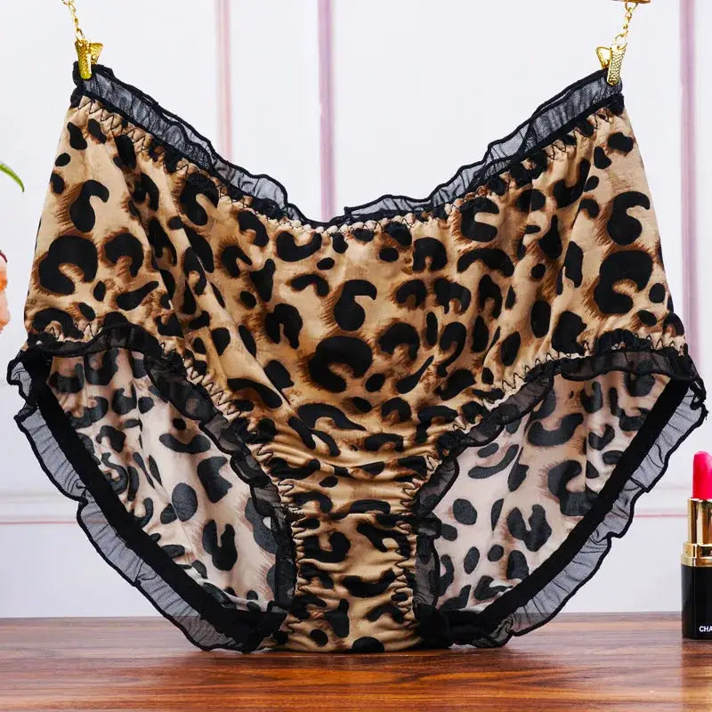 Simples Market big-size leopard print mid-rise panties with black lace trim