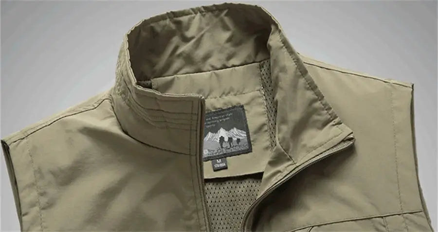 Simples Market FGKKS men's khaki waistcoat vest for outdoor leisure, zip-front.