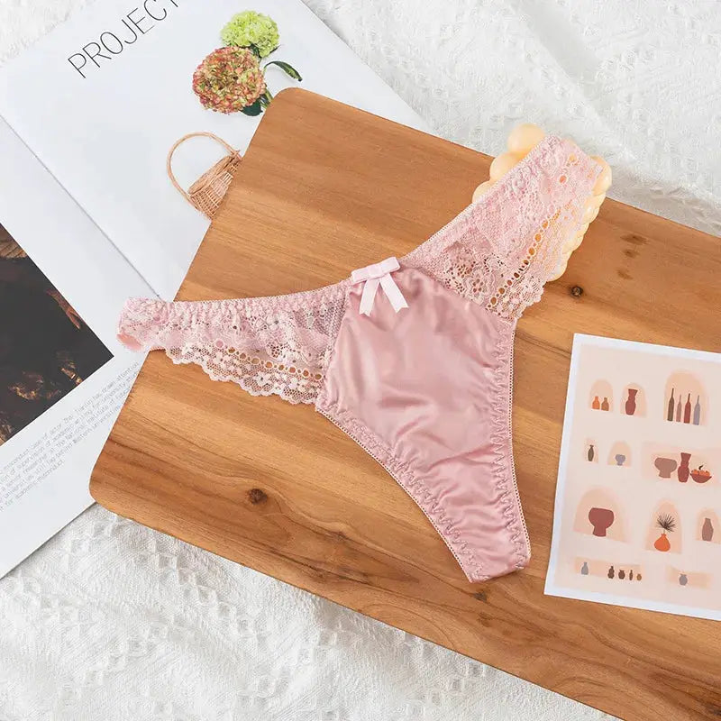 Pink lace thong with satin front panel and scalloped lace sides, Simples Market underwear.