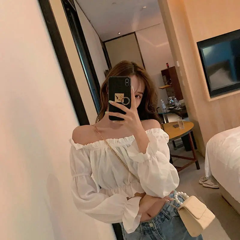 Simples Market white off-shoulder puff-sleeve blouse with a ruffled neckline, cropped top.