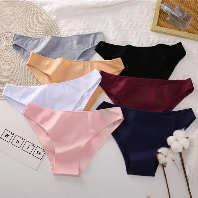 Plus-size cotton low-waist panties in 7 solid colors, breathable women’s underwear set