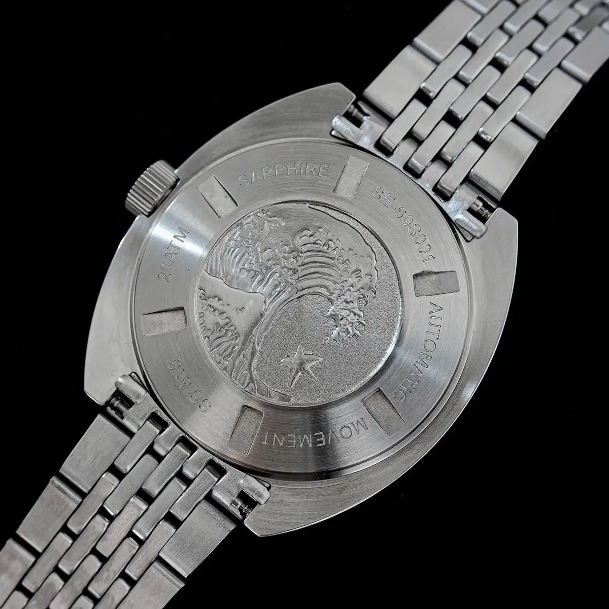 Simples Market stainless steel diver watch back with Seestern logo, sapphire glass, 200m water resistance, automatic
