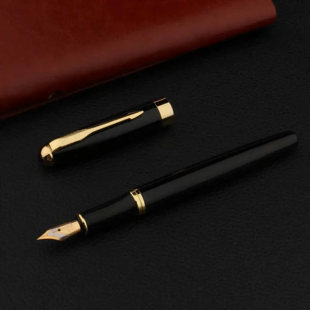 Simples Market metal fountain pen 388, black body with gold nib and cap; two-piece set.