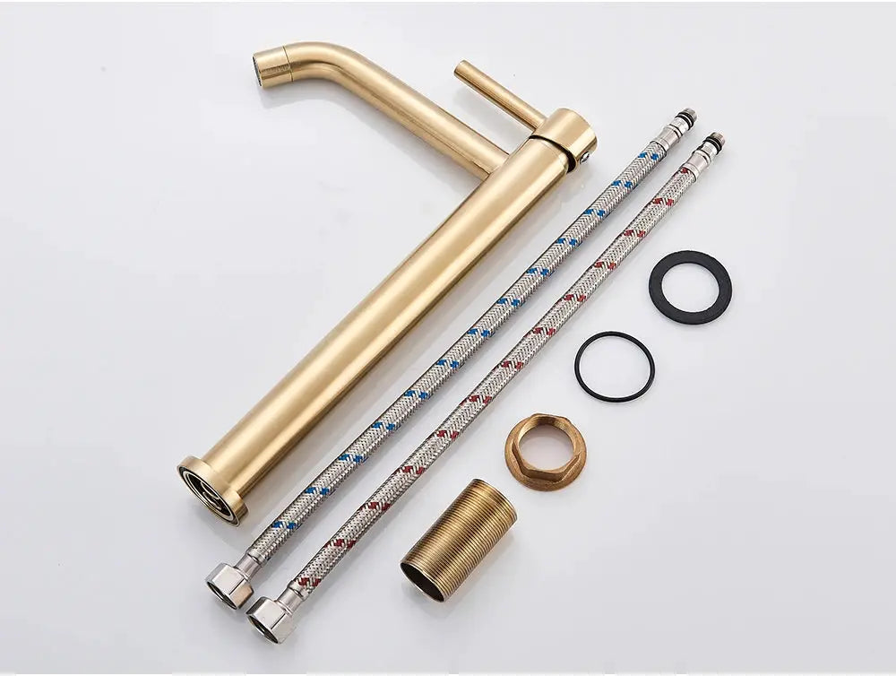 Brushed gold basin faucet by Simples Market with 2 braided hoses and fittings