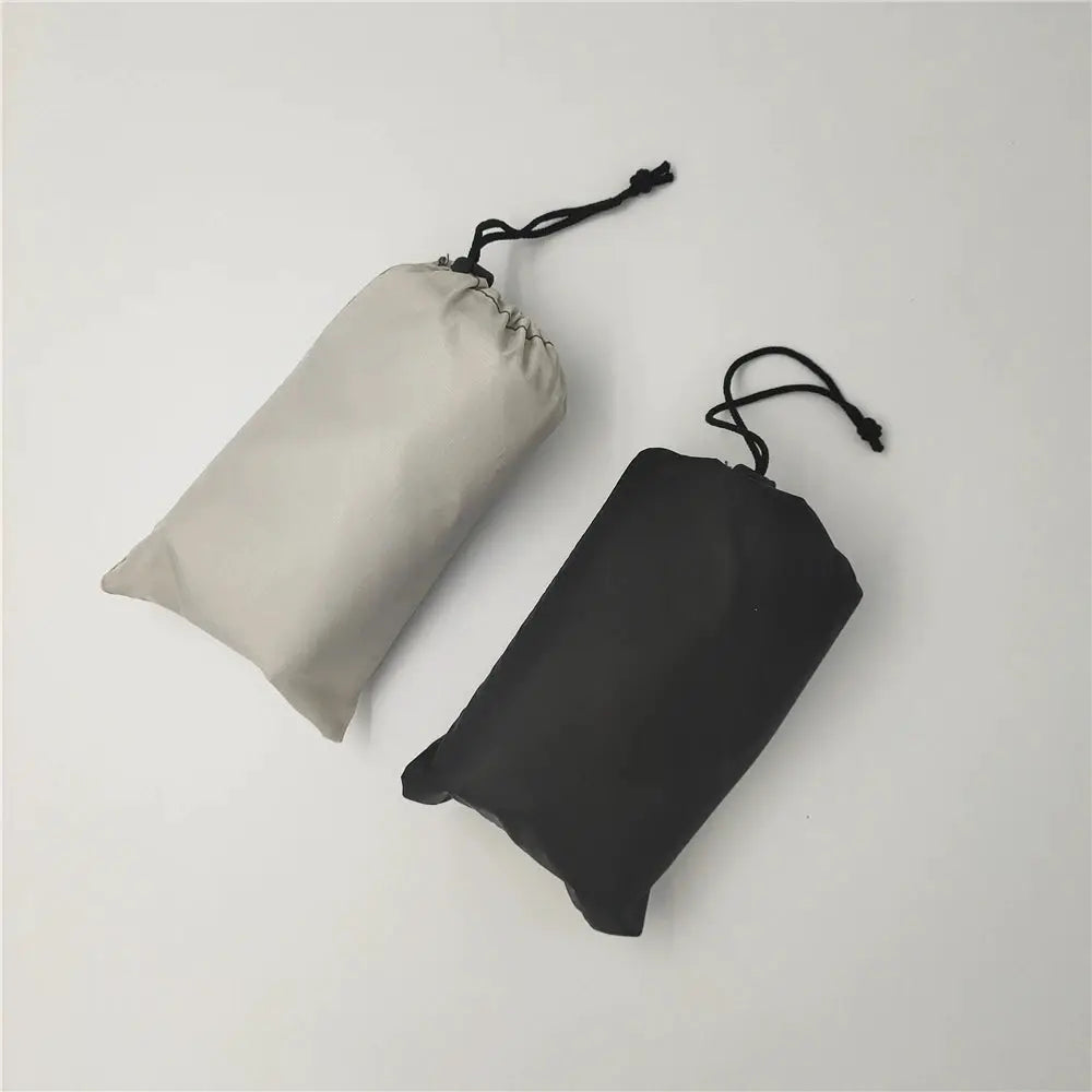 Simples Market waterproof camping mat with pegs, ultralight portable travel beach mat in beige and black (2-pack).