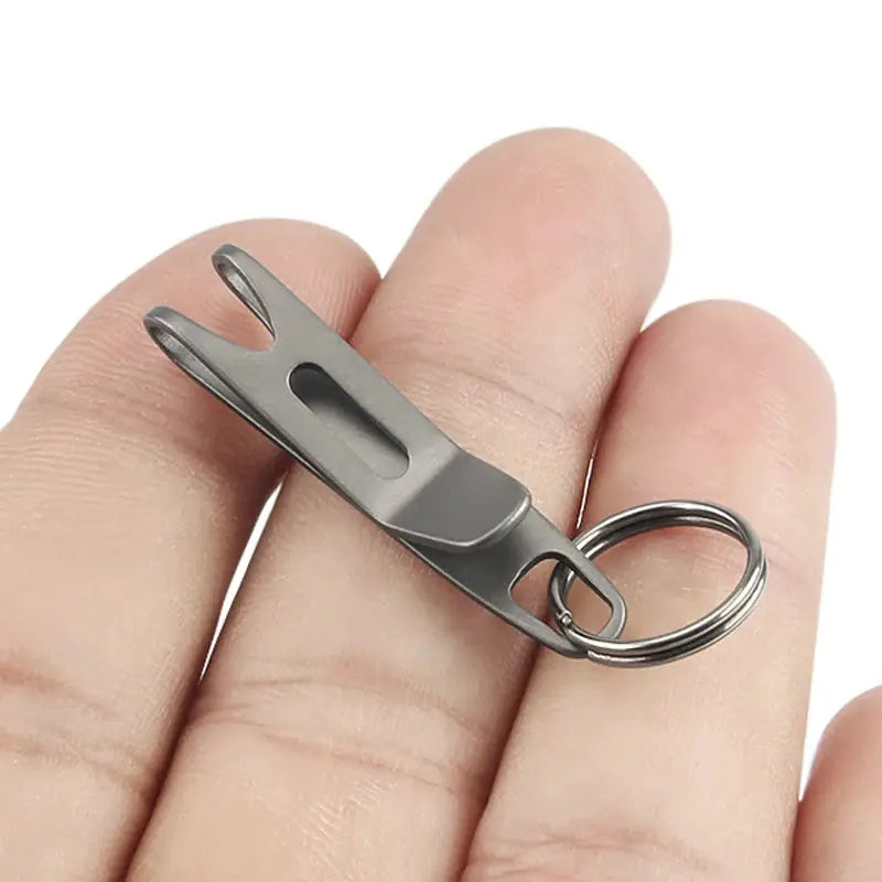 Titanium clasp key ring EDC tool with gray titanium buckle hook by Simples Market