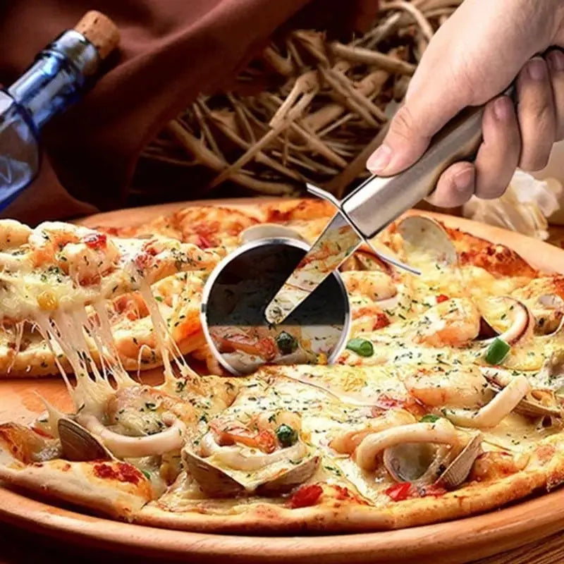 Stainless Steel Pizza Wheel Cutter With Wooden Handle Diameter 6.5 Cm For Pizzas Waffles Cookies Cakes