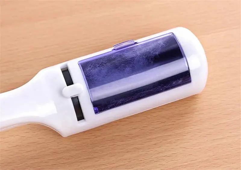 Simples Market electrostatic lint roller for clothes and pet hair, white handle with purple roller