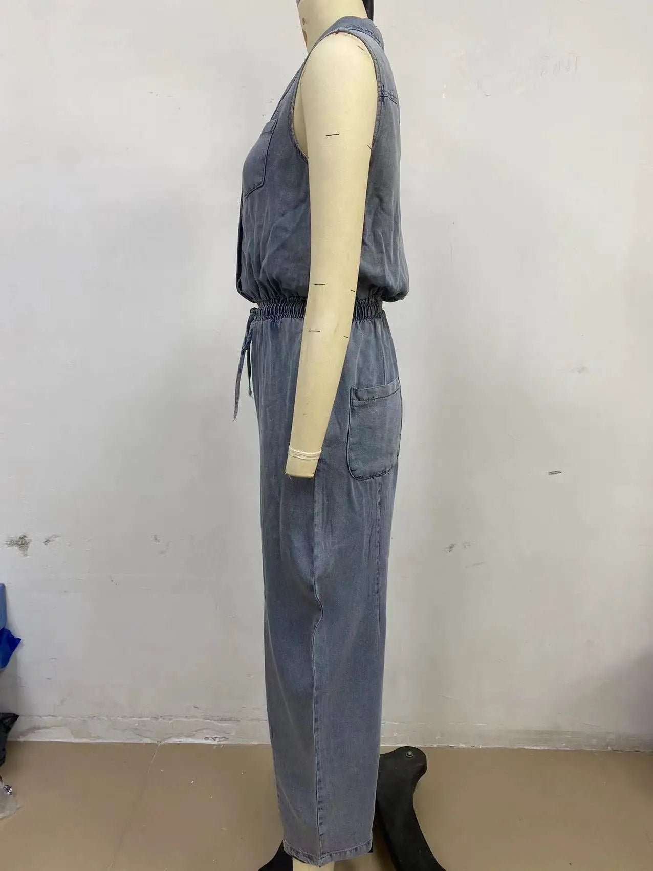 Women's sleeveless denim jumpsuit with drawstring waist and front pocket, blue, by Simples Market