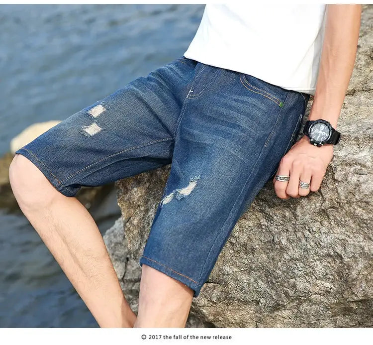 Simples Market men's distressed blue denim shorts, knee-length casual wear