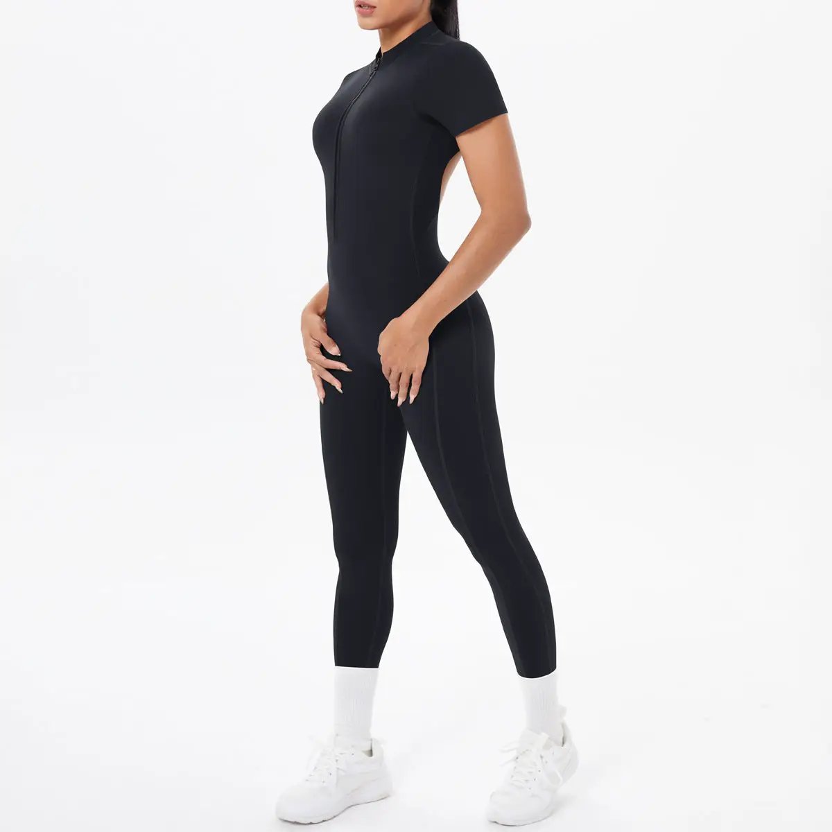Backless bodycon jumpsuit in black by Simples Market with short sleeves and front zipper