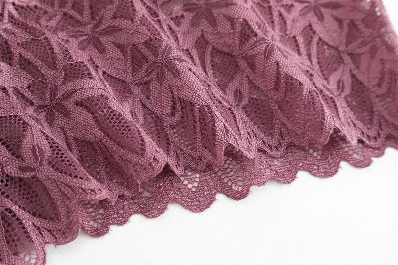 Women's purple floral lace panties close-up, breathable V-waist lingerie edge trim