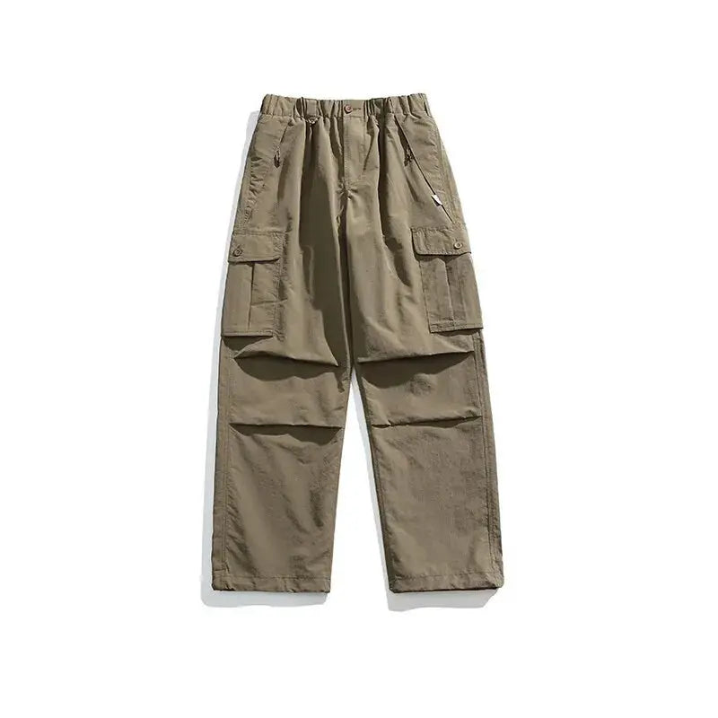 Cargo pants by Simples Market in khaki with elastic waistband, wide legs, and large cargo pockets.