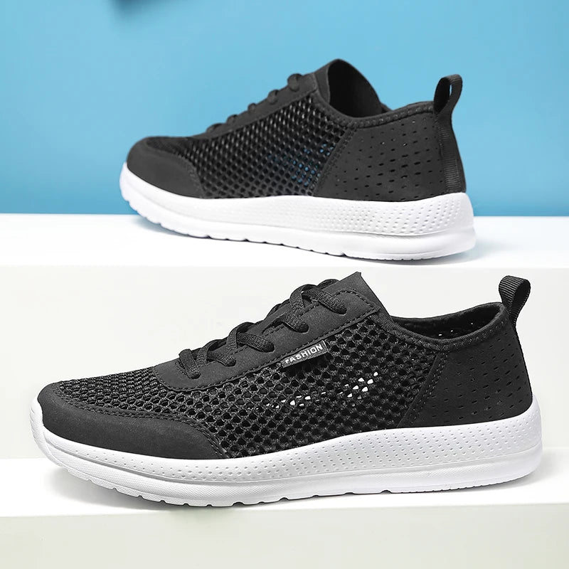 Men's breathable mesh sport running shoes with black upper and white sole
